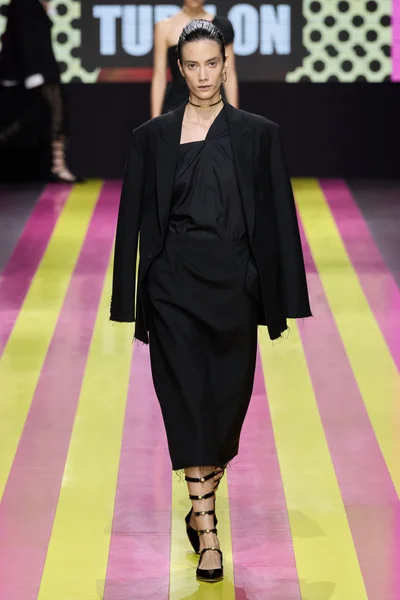 Look 15